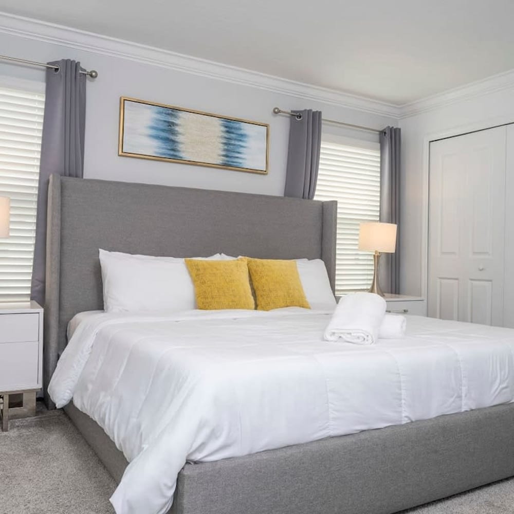 2941 Modern 4BD at Storey Lake