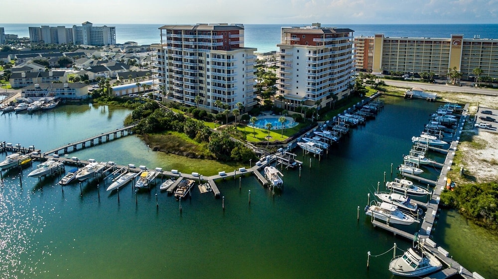 Harbor Landing 201a 3 Bedroom Condo by RedAwning