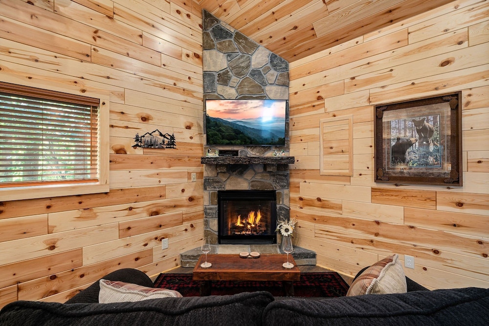 Cabin On A Hill 2 Bedroom Cabin