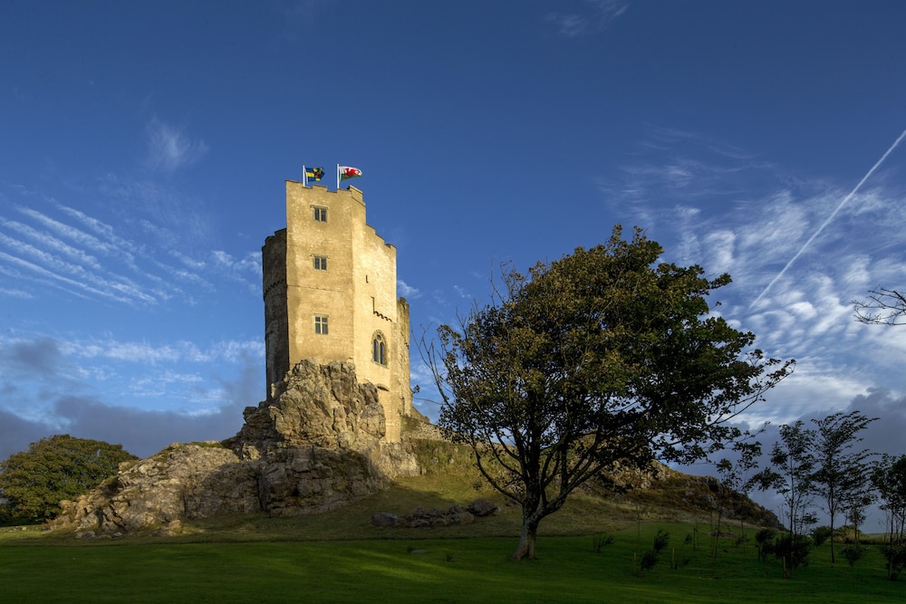 Roch Castle Hotel