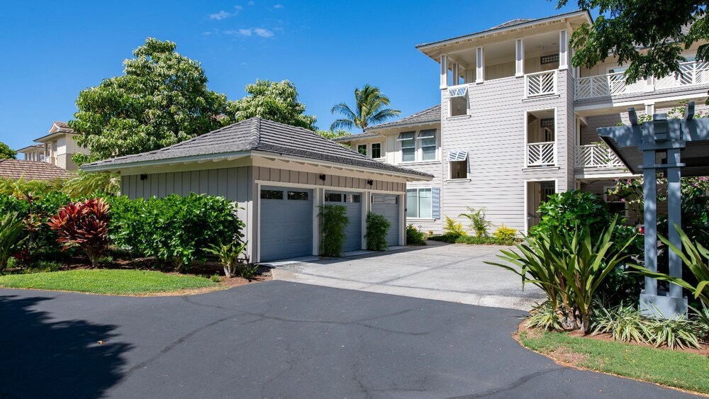Top-floor Condo w/ Golf and Mountain Views - Pool, Gym, Wifi - Vrkcv