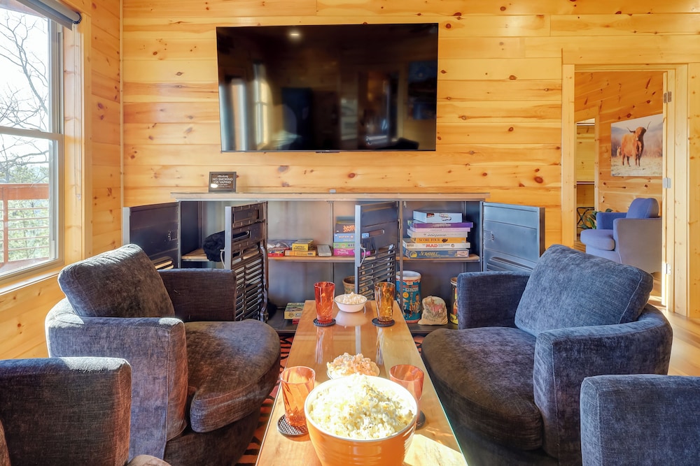 Majestic Mountain Views: Sevierville Escape!