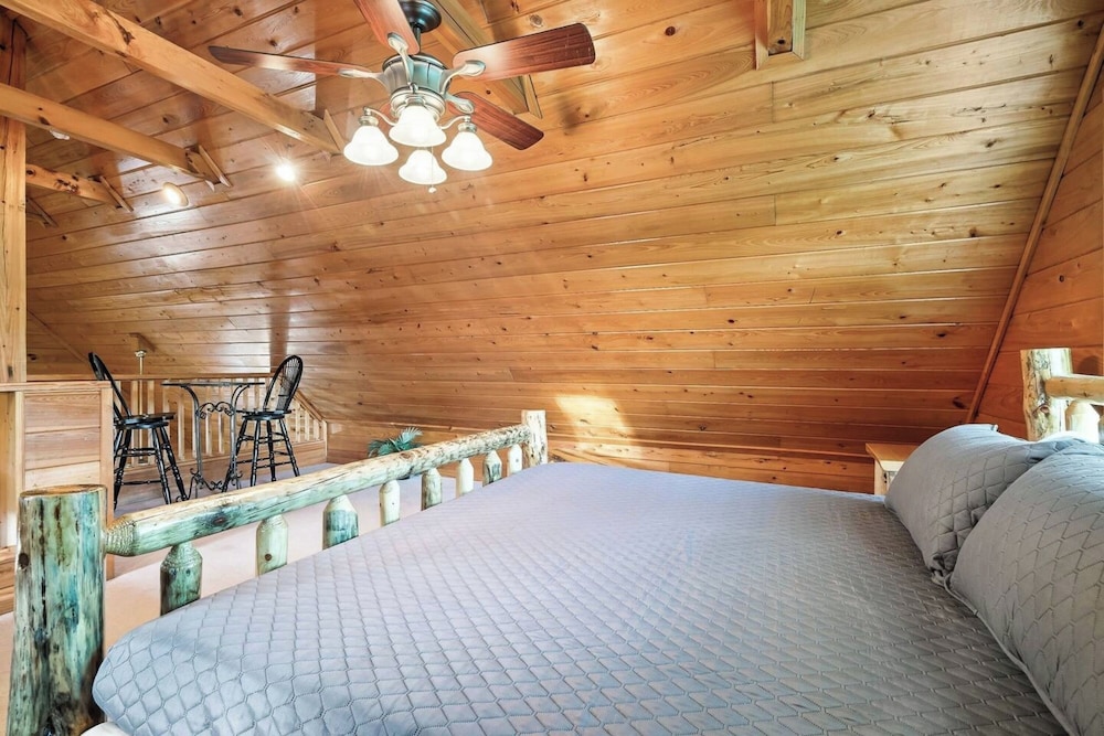 Lovely Cabin near GSMNP & Attractions