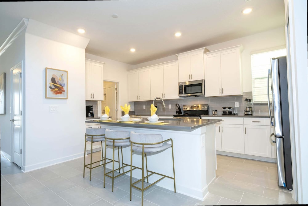 Themed 5Bd Family Villa w Pool Spa Near Disney