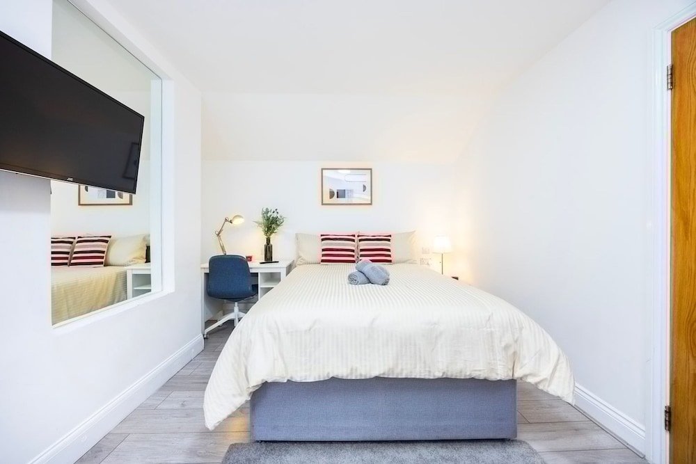 3 Bed 3 Bathroom Flat in Kensington B
