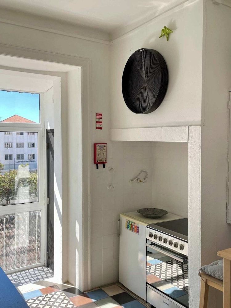 Central Hidden Gem, Rustic Modern 2 Bedroom Flat