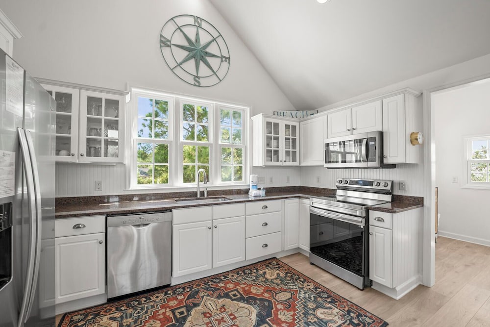 723 Seahorse Road - Newly Renovated, 5-bedroom Oceanside Home