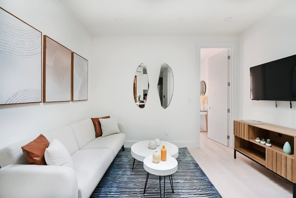 48 Midtown West Apt