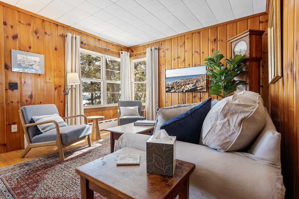 Bayview Beach Cottage For 4!