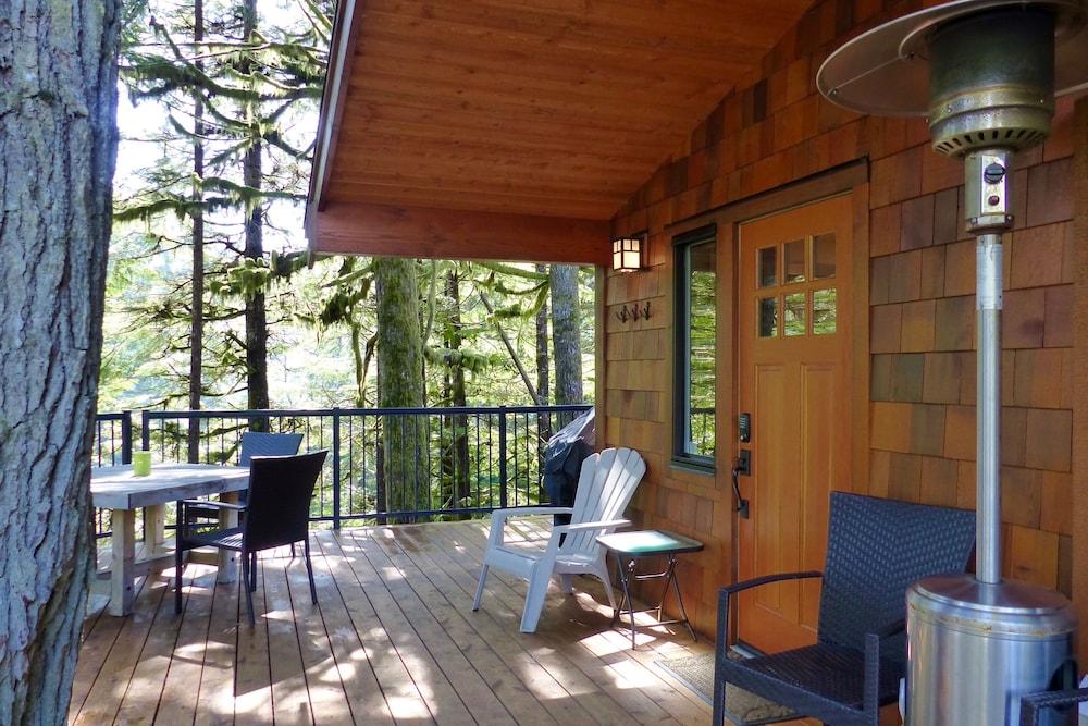 Handsome Dan's Port Renfrew