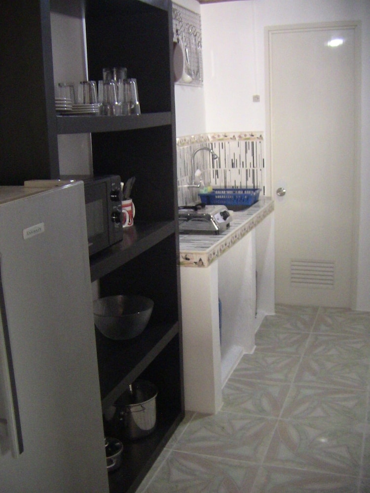 Roger's Place Gay Guesthouse - Caters to Gay Men