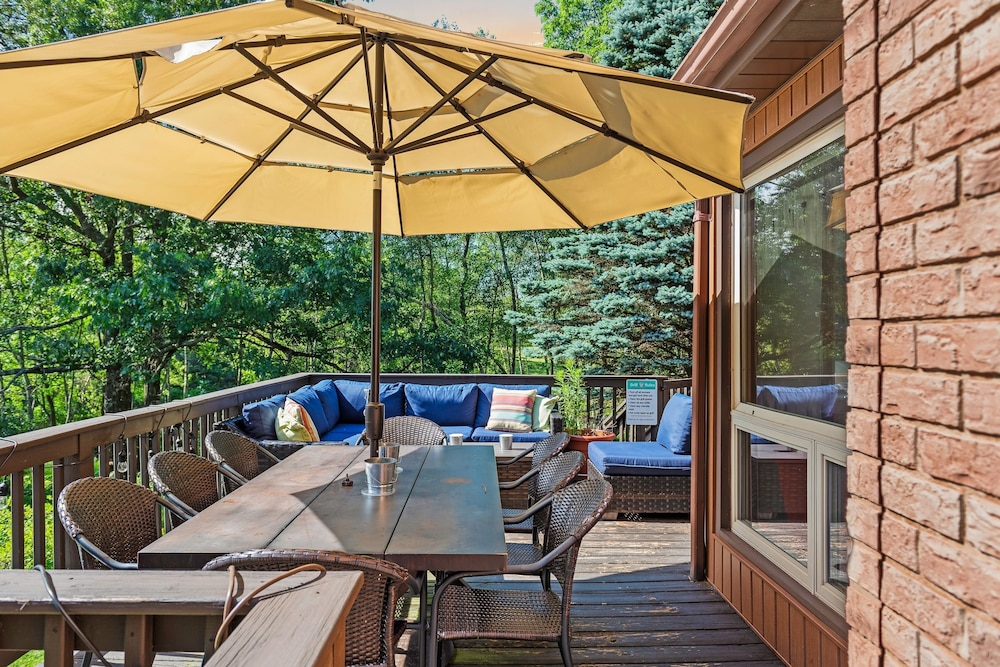 Waterside Haven by Avantstay Lakefront Hot Tub Game Room Fire Pit
