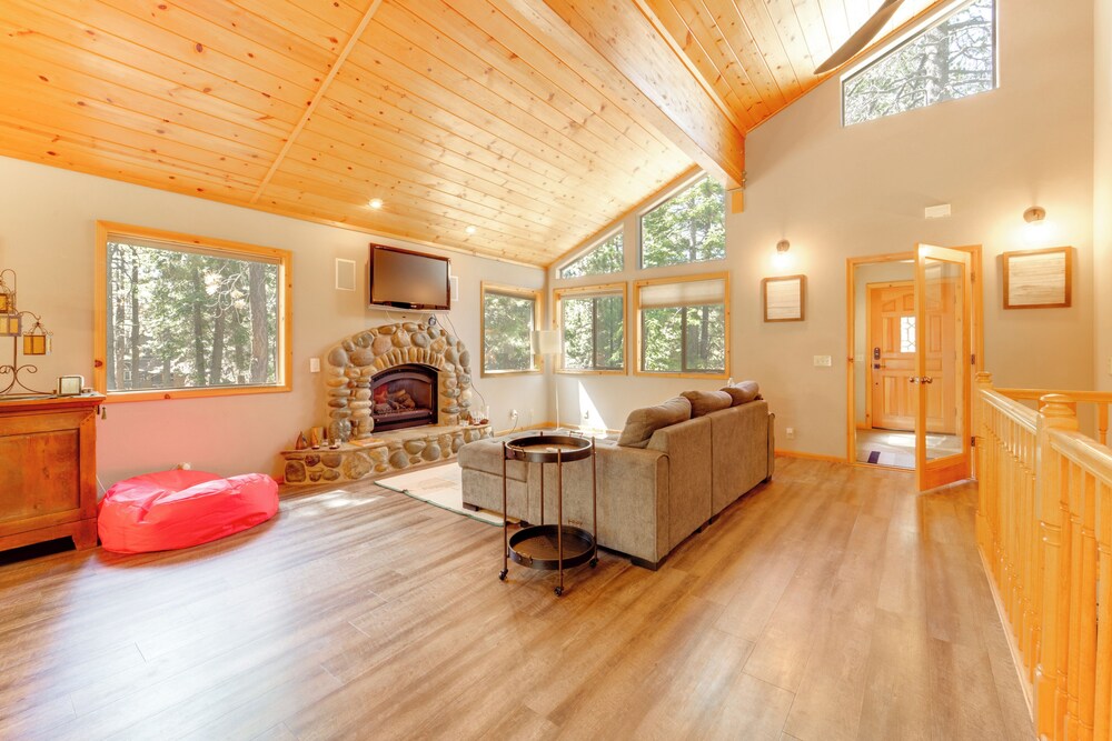 Near Ski Resorts & Trails: Truckee Home w/ Hot Tub