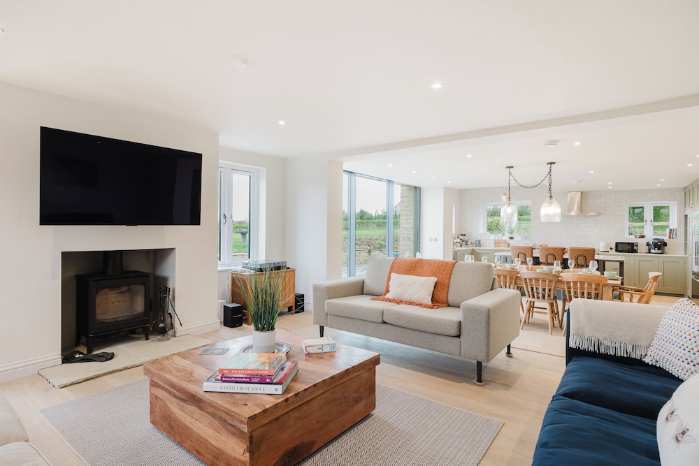 Mulberry Cottage 5BD in Wiltshire