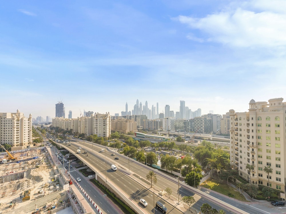 Short-stay at Al Haseer - 4 Beds Palm Holiday Apt