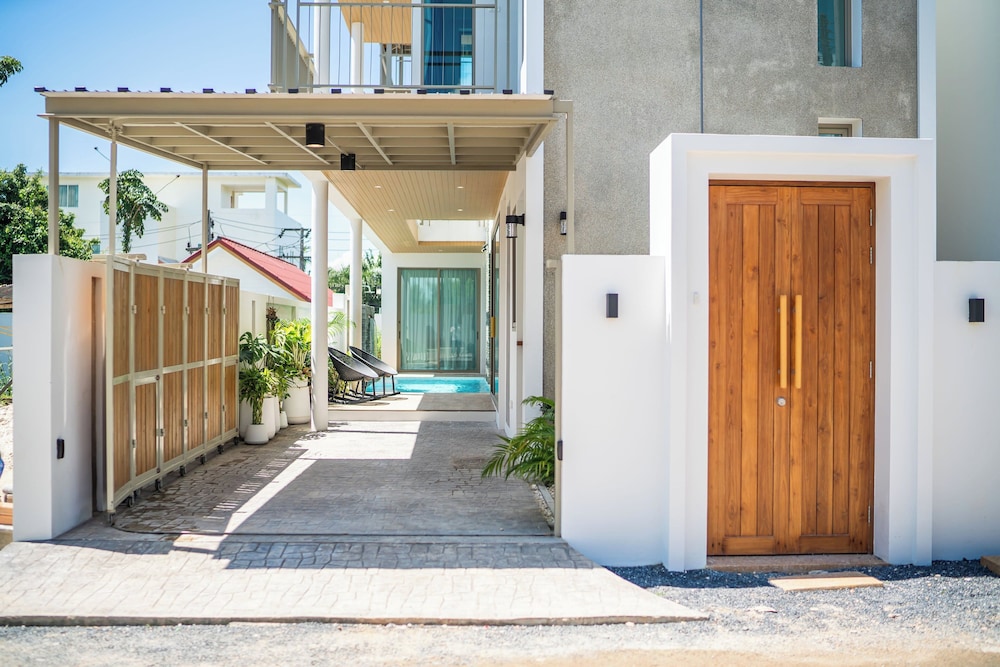 Classic Modern Pool Villas Rawai 3BR
