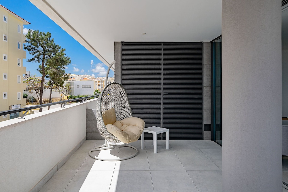 Lagos Deluxe 1 With Pool by Homing