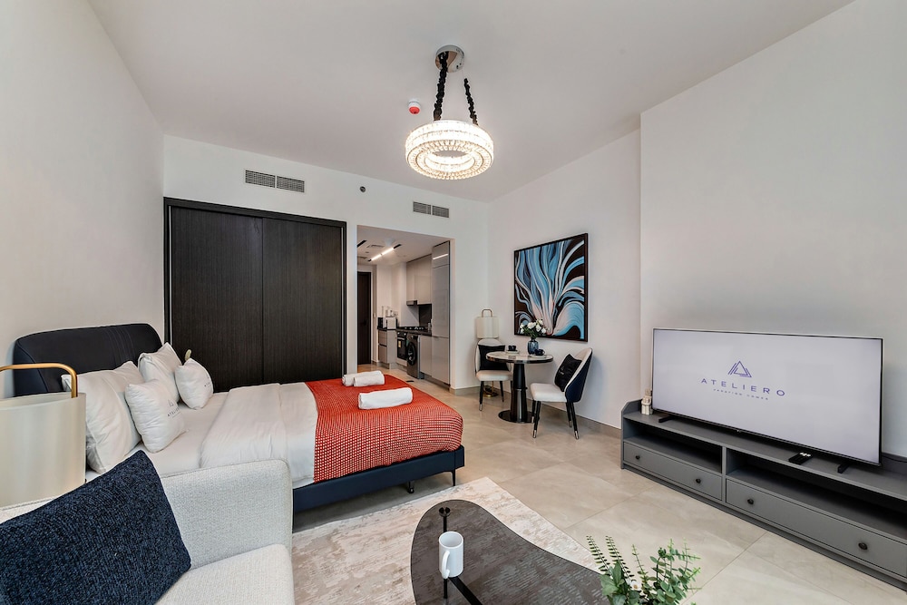 Modern Studio at Paragon