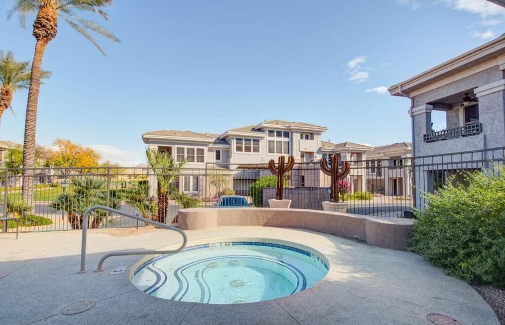 Scottsdale Condo Overlooking Golf Course