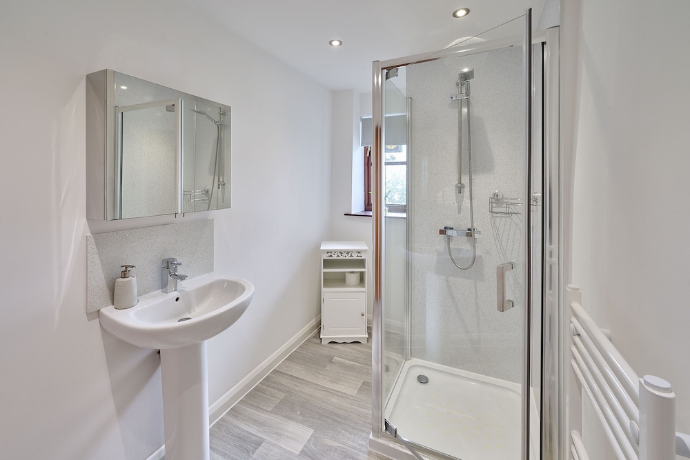 Host Stay Coombe Cottage
