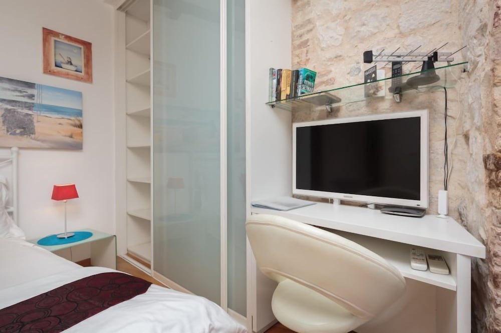 Riva and Diocletian Apartments