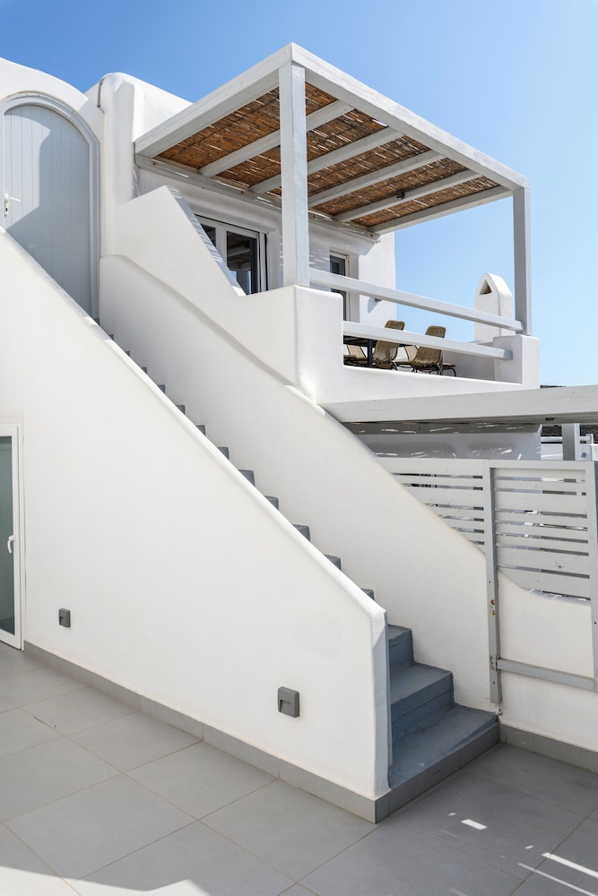 Mykonist Merchia Beach Villas & Suites