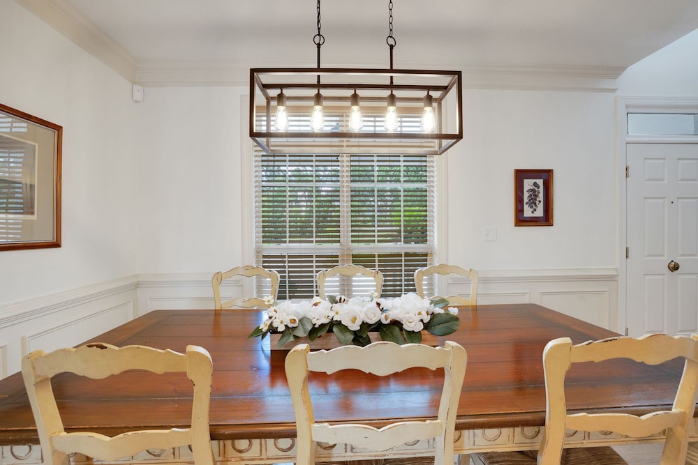 Augusta Getaway Near Masters Porch Swing Deck