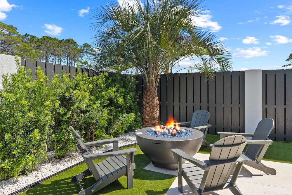 Pool, Hot Tub, Firepit, Walk to Beach Near Gulf Place