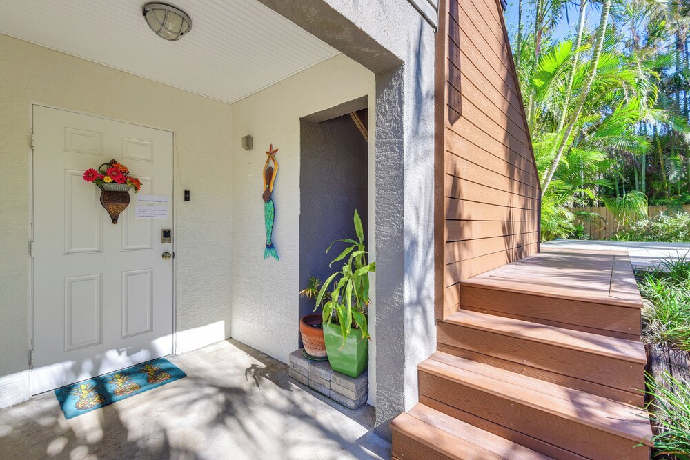 Dock, Kayaks & On-site Pond: Terra Ceia Home