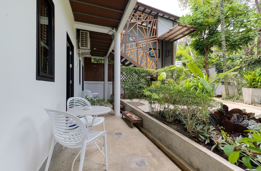 Baan Rawee Apartments