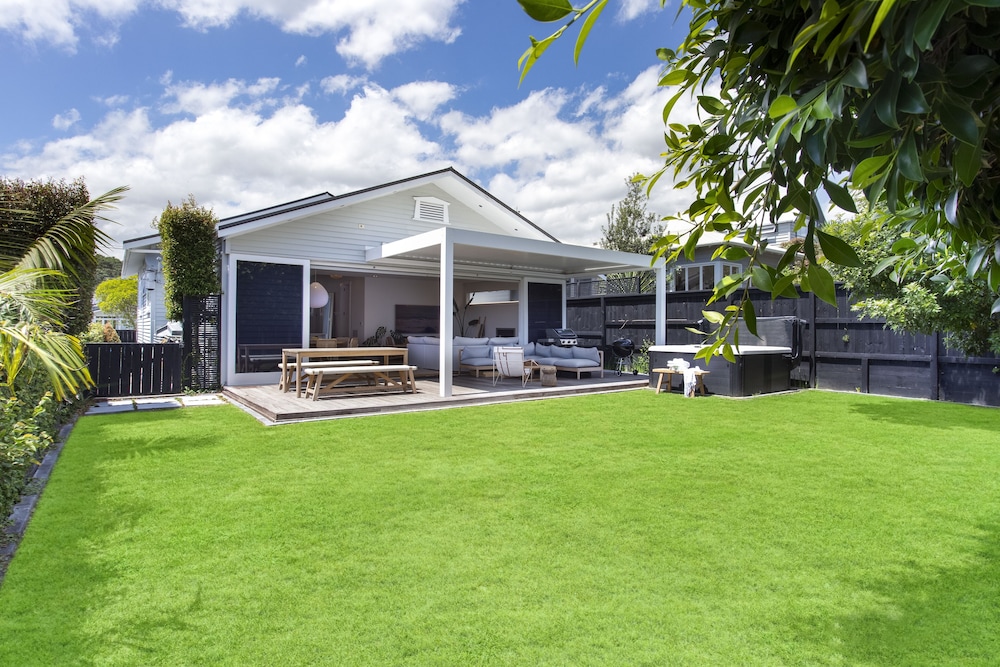 Executive State-Of-The-Art Home - Spa - Image 3