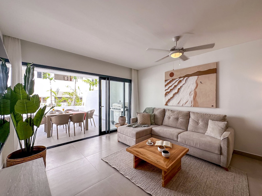 Luxury 3 Bedroom Apartment at the Beach