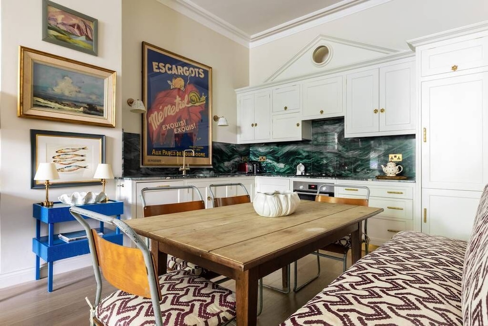 Porchester Square VI by Onefinestay
