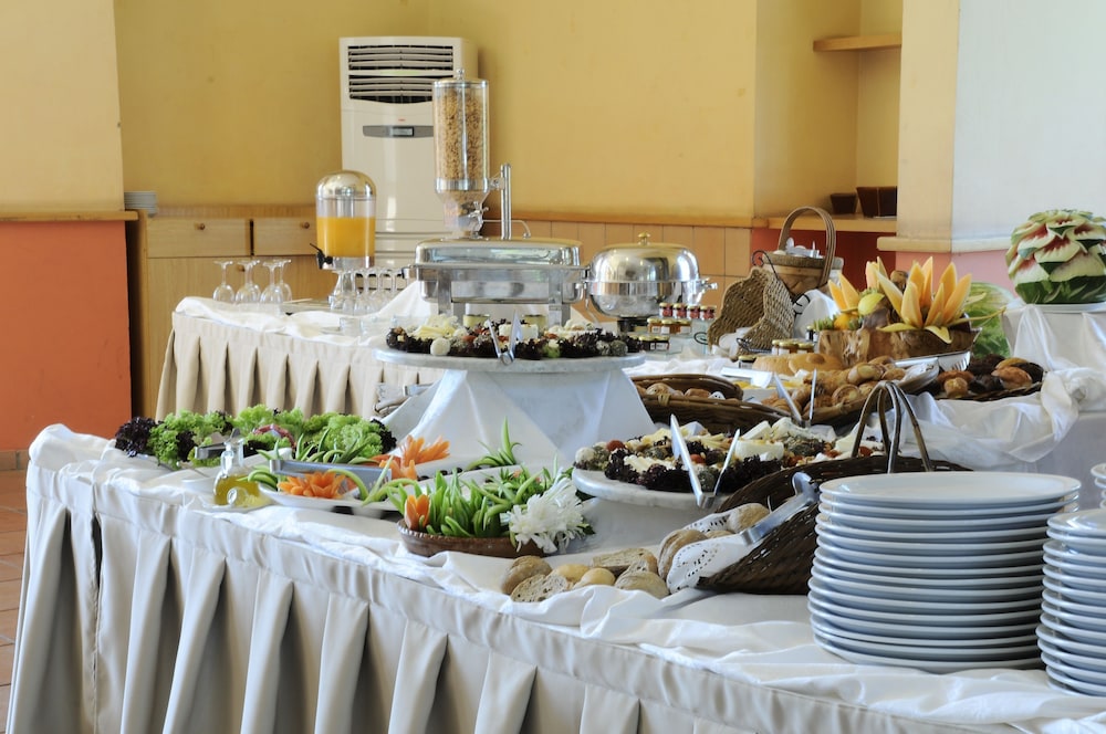 Country Lodge Hotel & Resort
