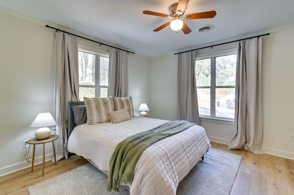 Oxford Vacations - Centrally Located Home Steps to Oxford Square! - Property Image 27