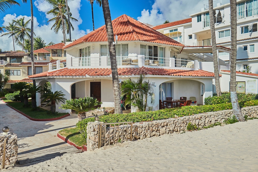 Los Corales Beach Village