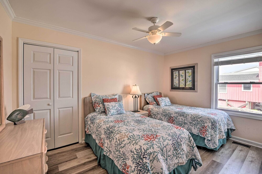 Large-group Getaway - Beachfront Home w/ Pool! view 2