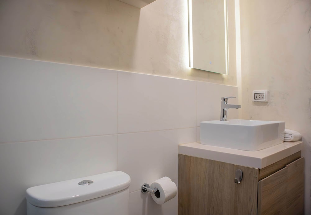 w Flawless 3BR w Balcony in Miraflores