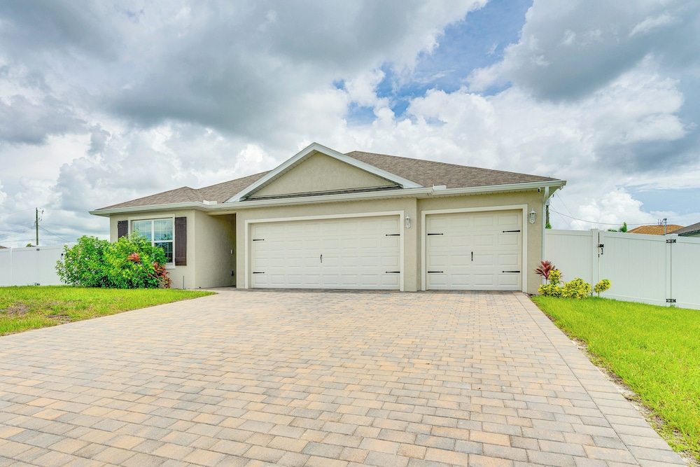 Pickleball Court, Saltwater Pool: Cape Coral Home!