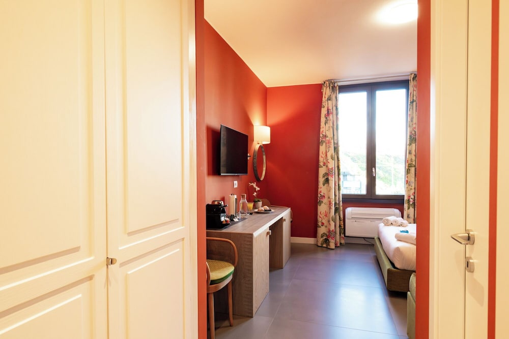 SGS Suite Lake Como