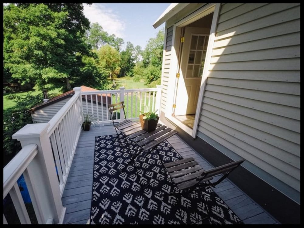 Burdett House Bed & Breakfast