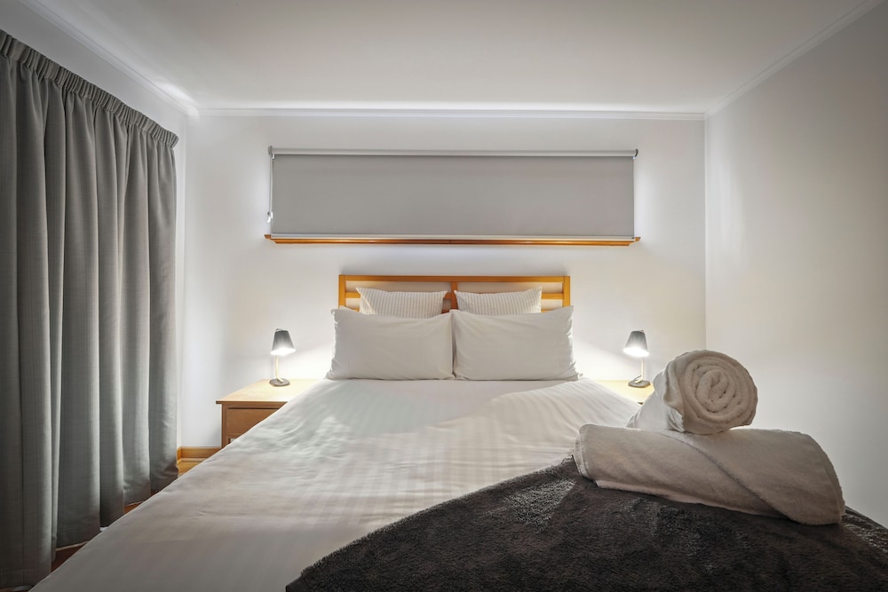 Coningham Beach House - 3 Bedrooms