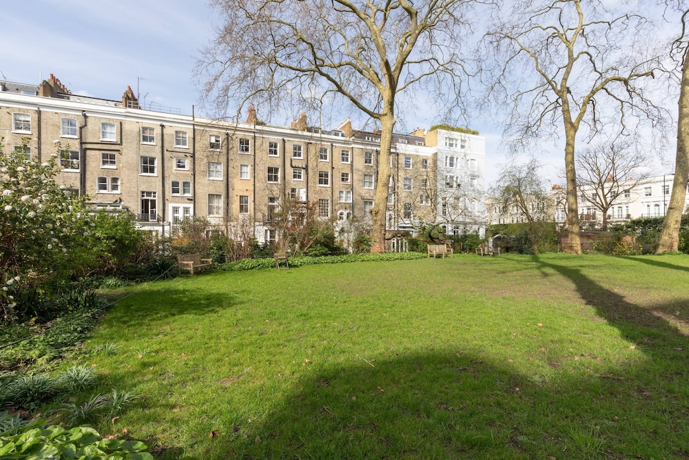 Ladbroke Gardens VII by Onefinestay