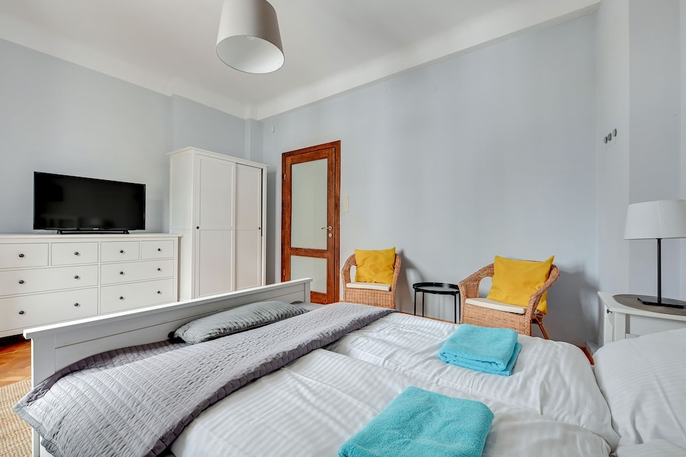 Grand Apartments - Brooklyn view 4