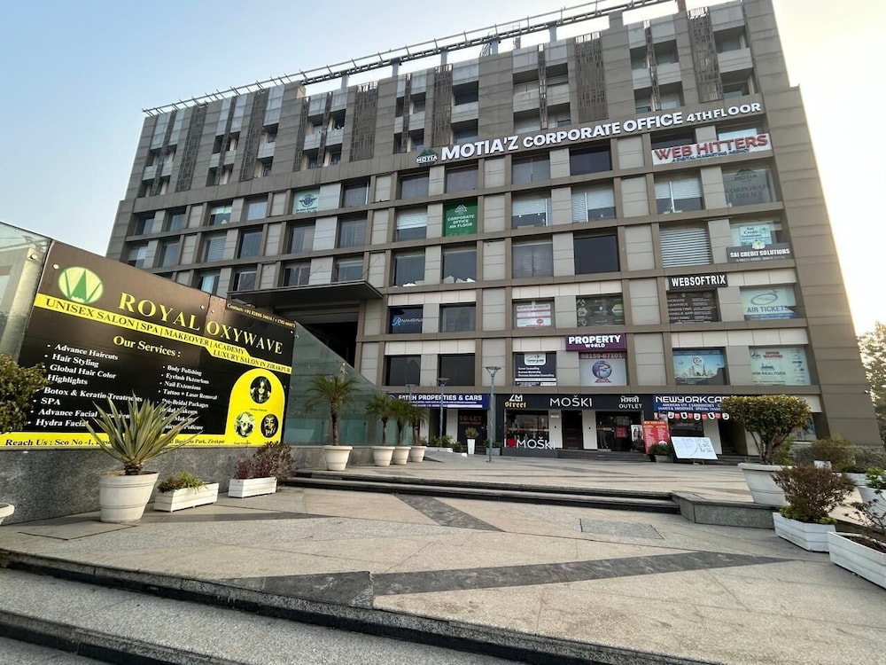 Spacious 1bhk for 6 Guests King & Sofa Beds Zirakpur,chandigarh,mohali,tricity