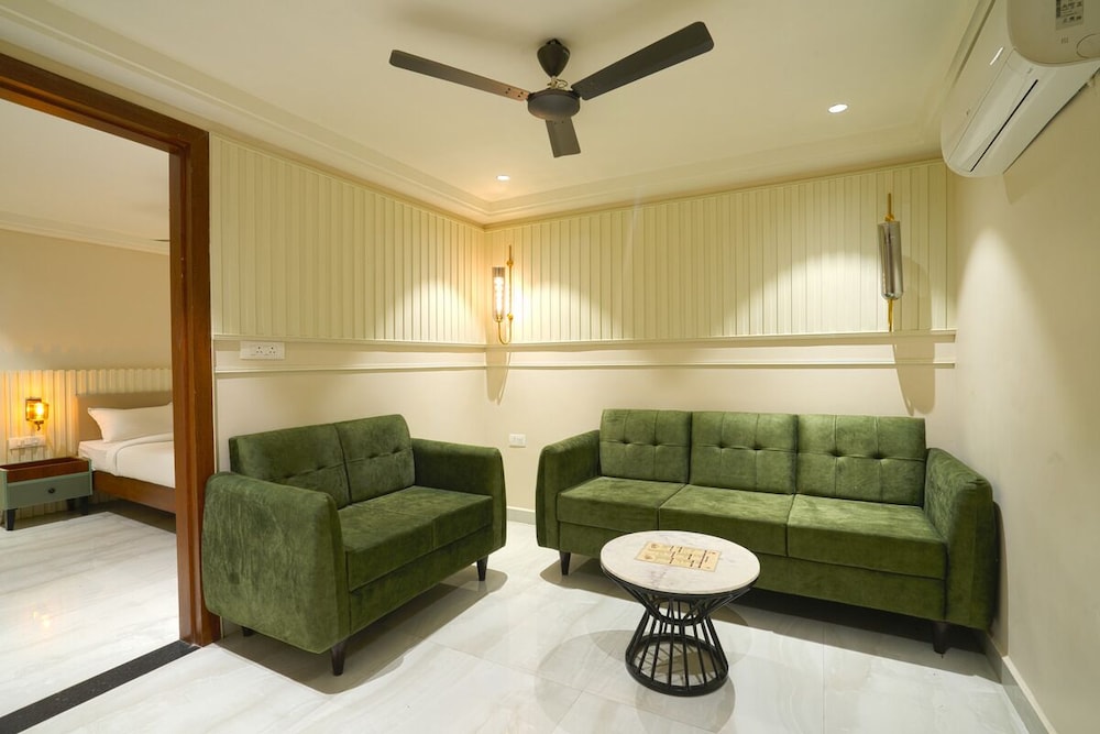 Hotel Square 36