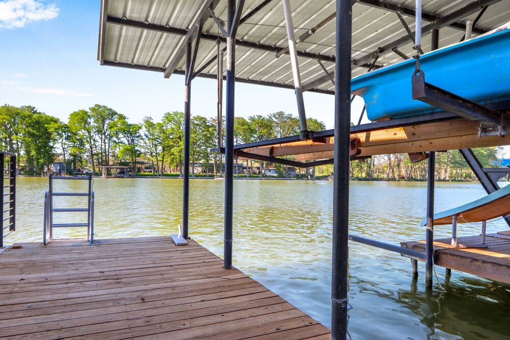 Beautiful and Relaxing Lakefront Getaway