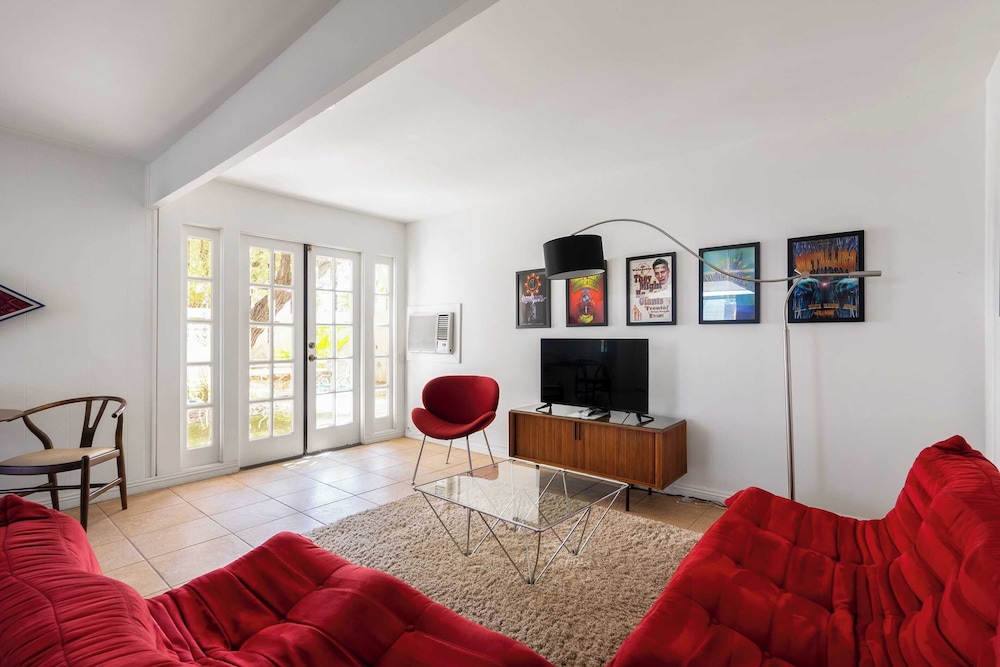 The Monkey Tree Hotel Buyout by Avantstay Entire Hotel Buyout! Funky Rooms w/ Modern Amenities!