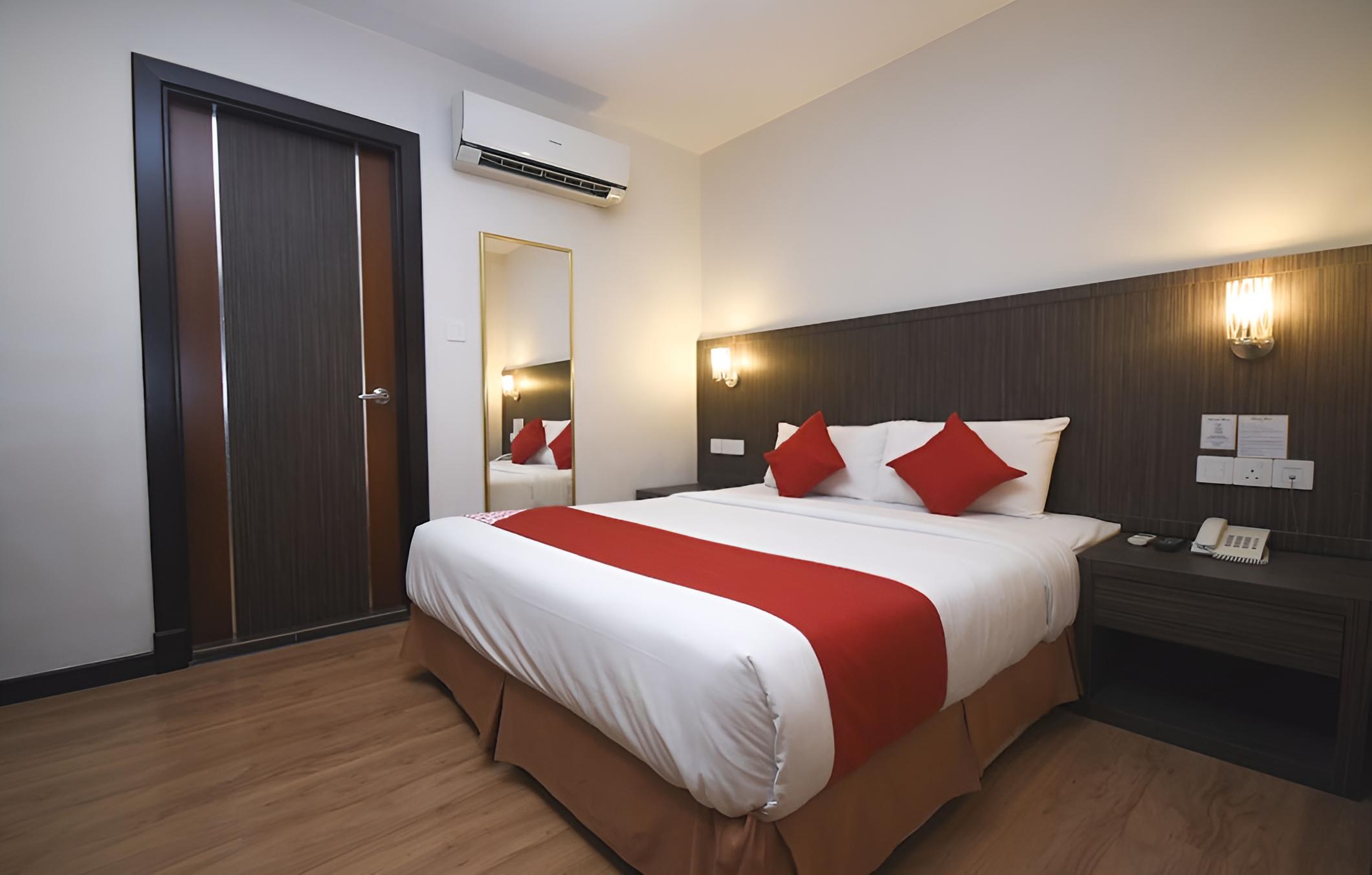 Super OYO 985 Hotel Nur