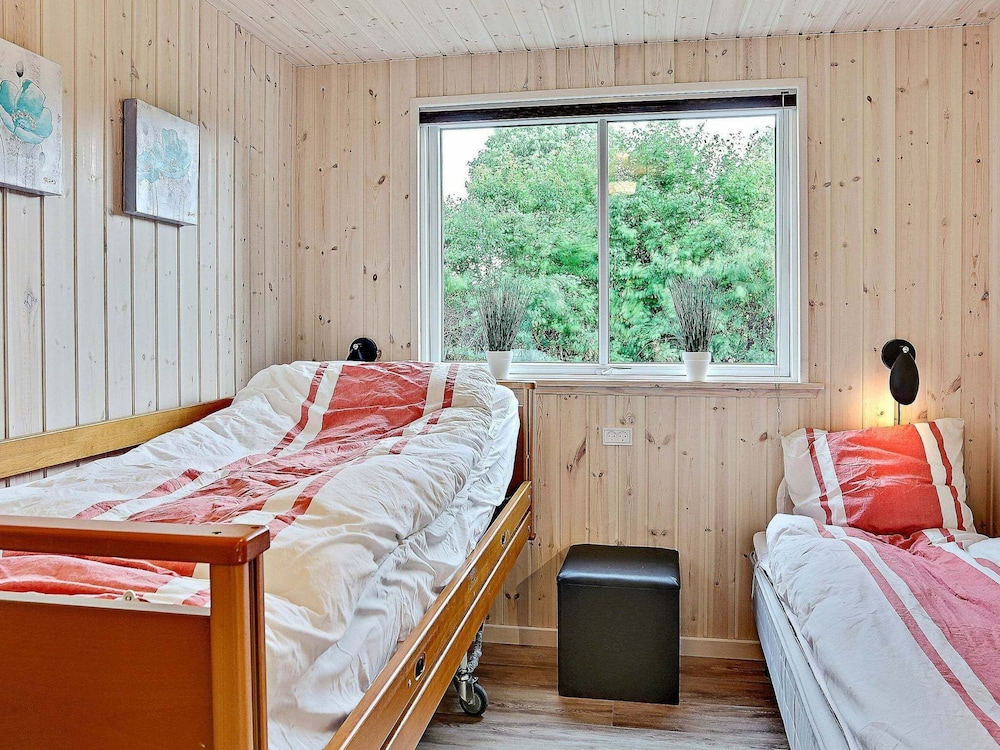 Pet Friendly Holiday Home in Dronningmølle near Sea view 5